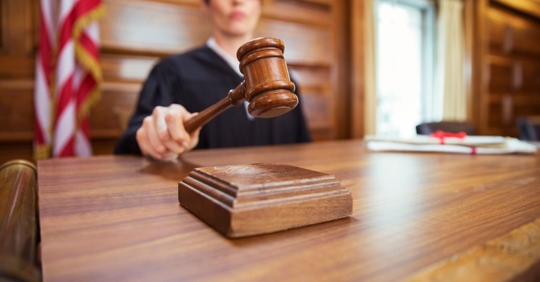 judge banging gavel